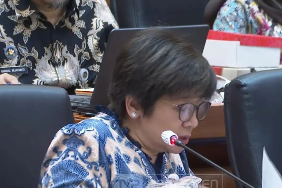Wakil Kepala BGN Agustina Arumsari  dalam ruang rapat Komisi IX DPR, Jakarta.