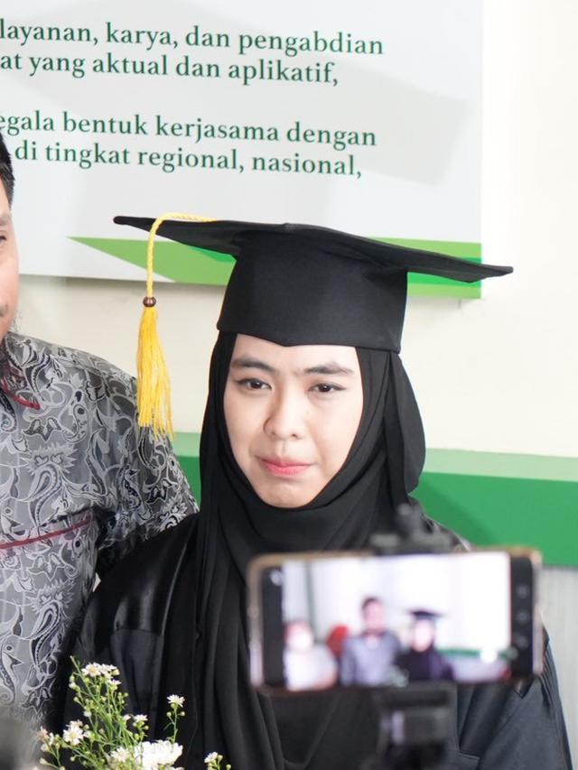 [Fimela] Oki Setiana Dewi