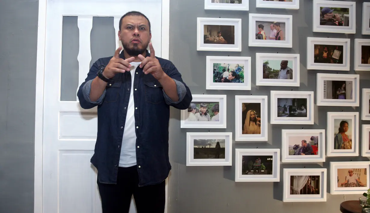 "Semoga makin tambah banyak adegan yg bikin jantung mau vopot," tulis rudhiiii. "Salut.... Merinding baca postingan ini Om. BANGGA," lanjut nyiroks. "Ditaiwan kapan ya," tulis citra_a.as. "Kpn ke Hong Kong bang @jokoanwar," tulis rengganiezgadiez.