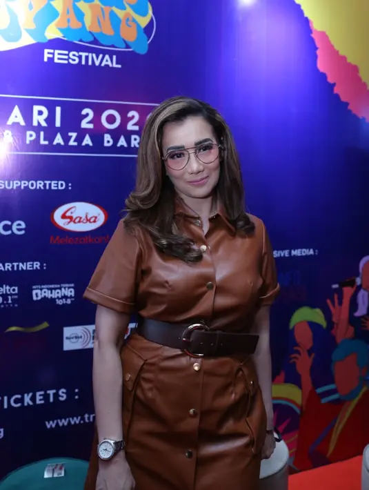 Reza Artamevia saat hadir dalam jumpa pers konser musik bertajuk Festival Berdendang Bergoyang 2020 di kawasan Kebayoran Baru, Jakarta Selatan, Kamis (9/1/2020).  (Daniel Kampua/Fimela.com)