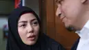 Bella Shofie mengaku kecewa dalam sidang perdananya. Beberapa jam menunggu dan sempat diskorsing satu kali, tapi pihak suami tidak ada yang datang. (Nurwahyunan/Bintang.com)