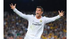 Cristiano Ronaldo terlihat kembali menendang pemain lawan, namun kali ini pemain Real Betis yang kena sepakan Ronaldo tersebut. Ini menjadi kedua kalinya setelah pekan lalu tertangkap kamera menendang pemain Gijon, namun tak ada hukuman yang diterima...