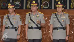 Irjen Anton Charliyan, Brigjen Boy Rafli Amar dan Brigjen Ahmad Dofiri mengikuti upacara sertijab di Mabes Polri Jakarta, Kamis (21/3). Kapolri melantik Kabaintelkam Polri, Kakorlantas Polri, Kadivhumas Polri dan lima Kapolda (Liputan6.com/Gempur M Surya)