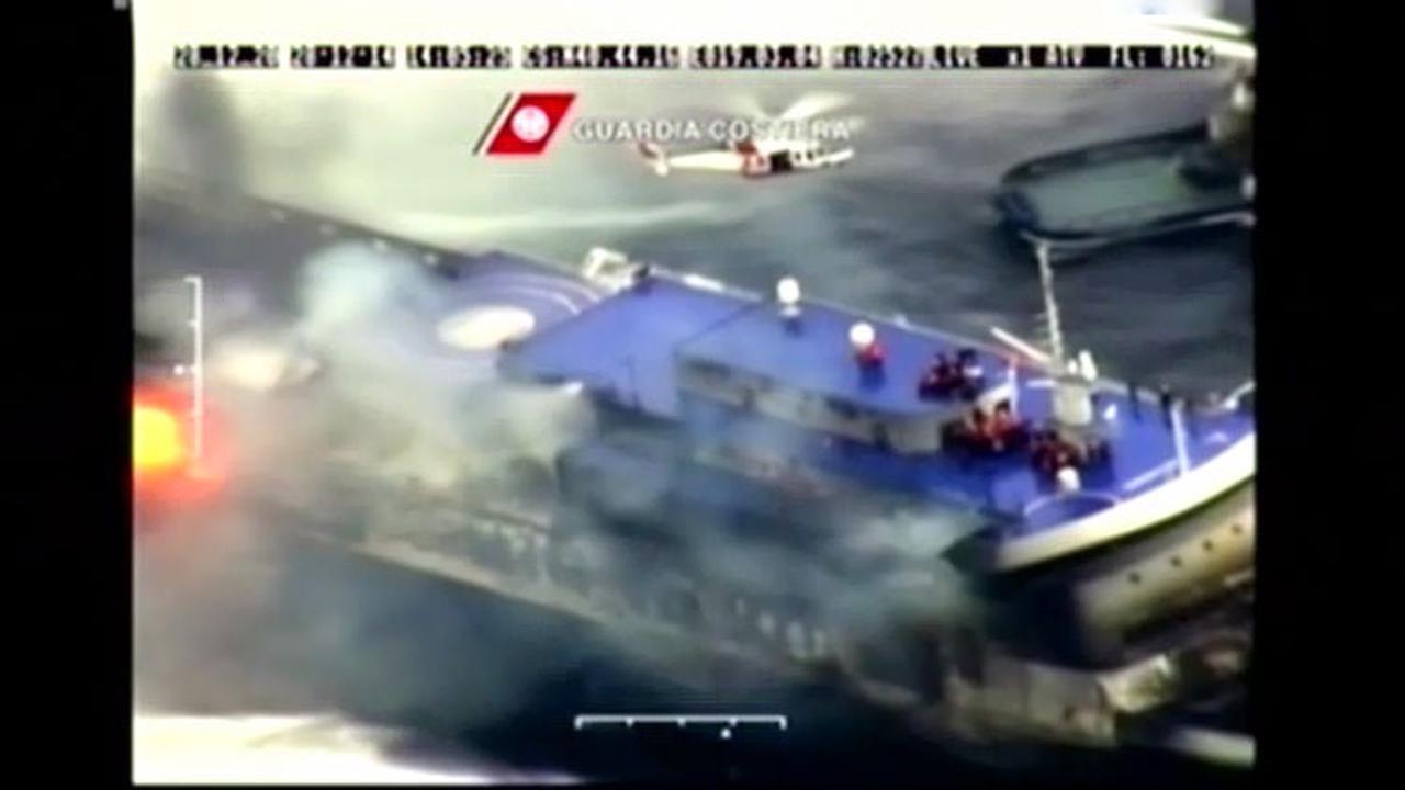 (lip6 Malam) Kapal Ferry