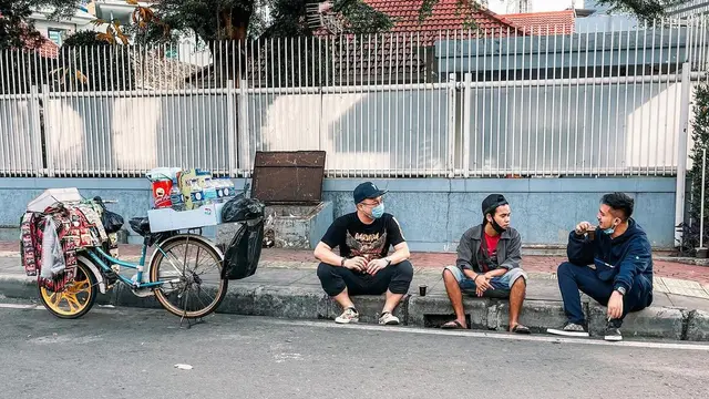 Dituduh Pansos soal Gala Sky, Ini 6 Potret Gaya Sederhana Tom Liwafa