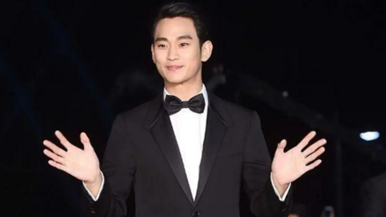  Kim Soo Hyun Terus Menambah Koleksi Piala Penghargaannya