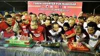 Forum Suporter Makassar, kelompok pendukung PSM, ingin tim Juku Eja kembali ke jajaran elite sepak bola Indonesia. (Bola.com/Ahmad Latando)