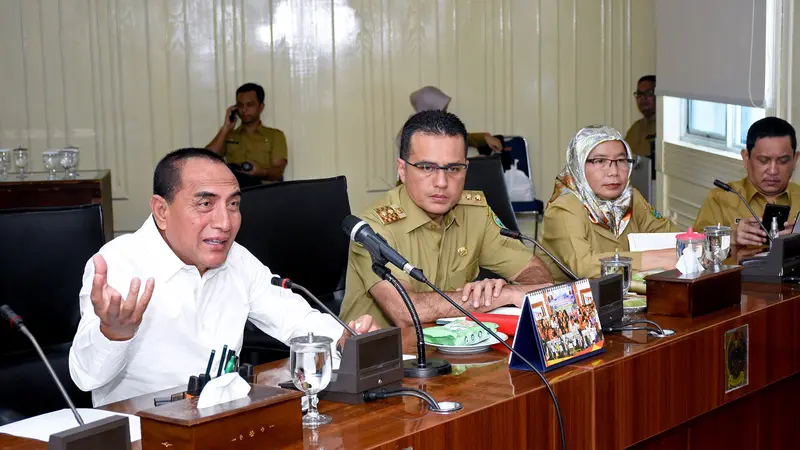 Edy Rahmayadi dalam rapat penanggulangan wabah COVID-19 di Kantor Gubernur Sumut, Jalan Pangeran Diponegoro, Kota Medan, Senin (16/3/2020)
