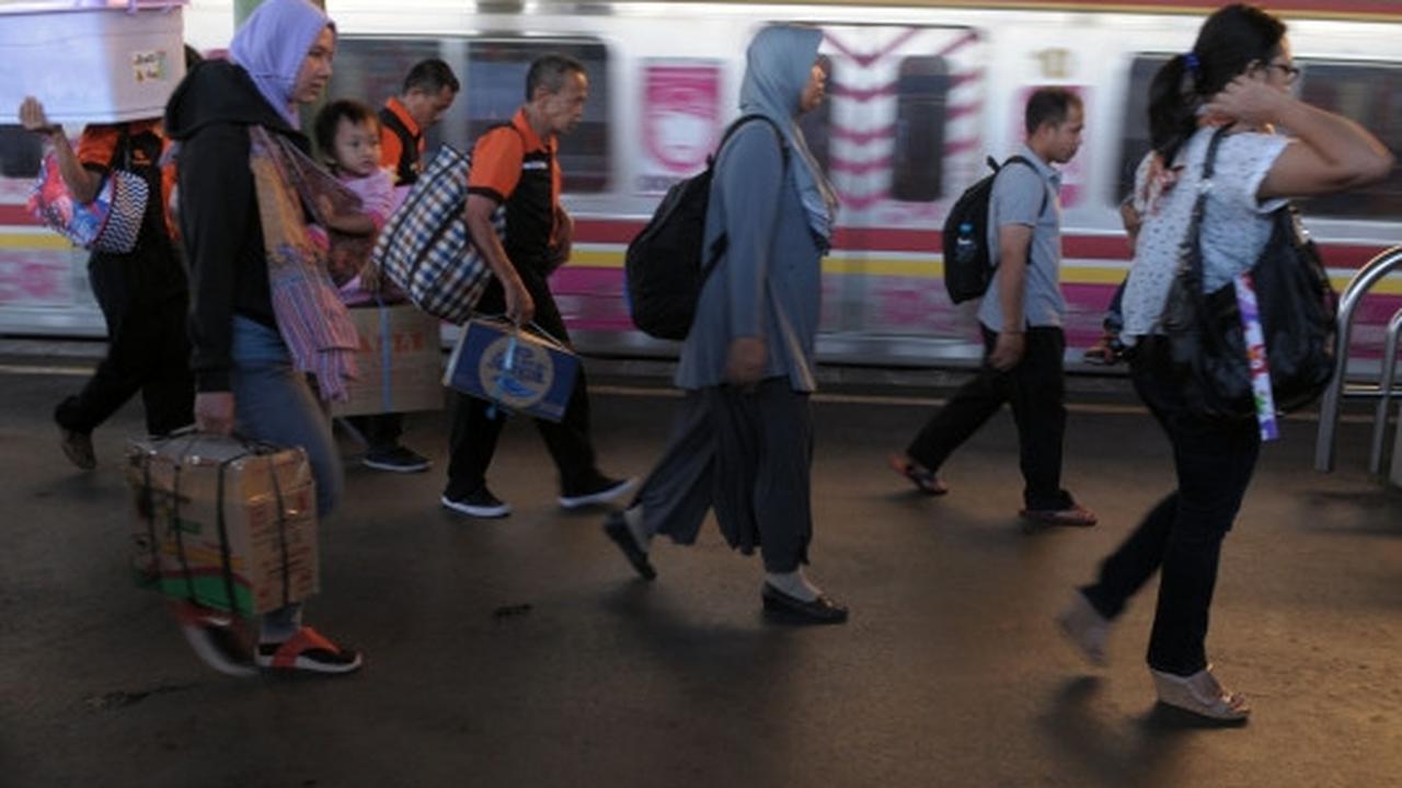 Pemudik mulai berdatangan di Stasiun Gambir