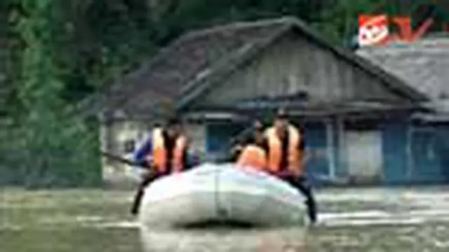 Pencarian dua orang warga Tanah Bumbu, Kalsel, yang terseret arus banjir pada Sabtu lalu, tadi pagi kembali dilakukan. Namun, hingga berita ini disusun keduanya belum juga ditemukan. 