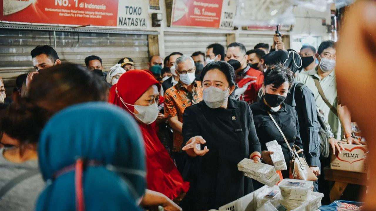"Di politik pasang surut itu biasa, yang penting kita teguh. Susah, tapi kita harus bisa, harus yakin kita mampu melakukannya," sambung Ketua DPR RI itu.<br>