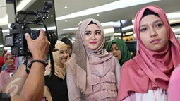 Peserta mengikuti audisi Putri Muslimah Indonesia 2016 di Jakarta, Minggu (24/4). Ajang tersebut diadakan untuk mencari bakat terbaik dari muslimah yang memiliki kriteria akhlak, bakat, dan cantik. (Liputan6.com/Immanuel Antonius)