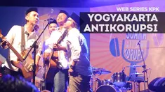 Generasi muda Yogyakarta tak mau tutup mata atas banyaknya kasus korupsi di Indonesia. Lewat musik, mereka menyuarakan untuk membabat habis praktek tak terpuji tersebut.