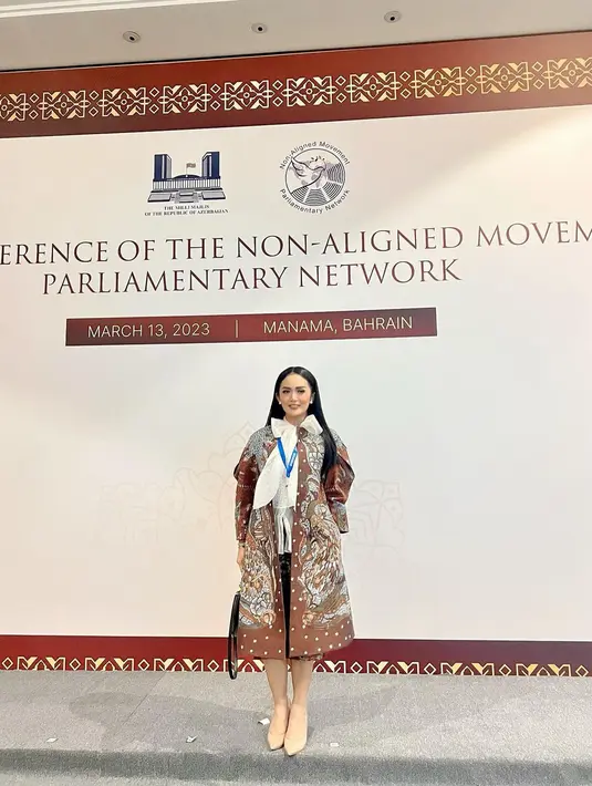 Penampilan pelantun tembang 'Menghitung Hari' itu menuai banyak sekali pujian. Ramai netizen menilai Krisdayanti amat cantik dan elegan. [Foto: IG/krisdayantilemos].