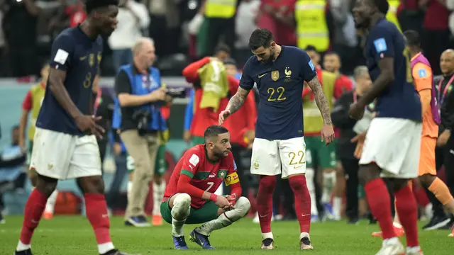 Ekspresi Hakimi dan Ziyech Gagal Antar Maroko ke Final Piala Dunia 2022