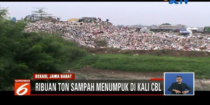 Ribuan Ton Sampah Menumpuk di Kali Cikarang Selama Puluhan Tahun