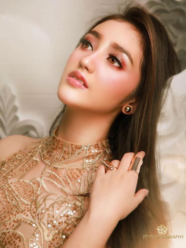 Suka Tampil Natural, Ini 7 Potret Ranty Maria dengan Makeup Tebal