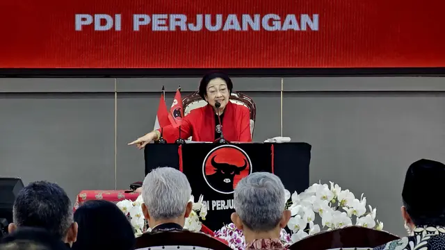 Ketua Umum PDI Perjuangan (Ketum PDIP) Megawati Soekarnoputri saat memberikan pidato di puncak acara HUT ke-51 PDIP di Sekolah Partai PDIP, Lenteng Agung, Jakarta Selatan, Rabu (10/1/2024).