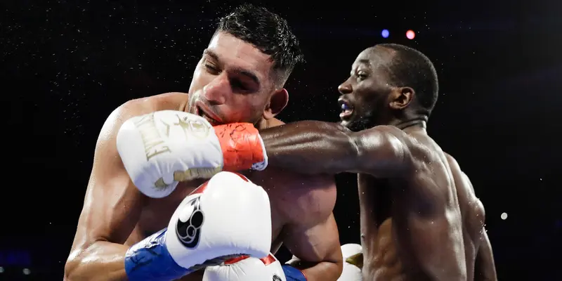 Amir Khan Menyerah, Terence Crawford Menang TKO