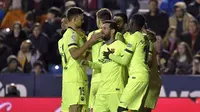 Para pemain Barcelona merayakan gol ke gawang Levante pada laga La Liga di Stadion Ciudad de Valencia, Valencia, Minggu (16/12/2018). (AFP/Jose Jordan)