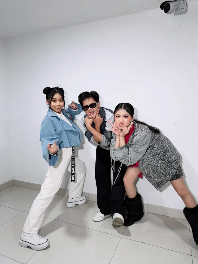 Valen, Tasya, dan April DA (instagram.com/da7_tasyaallesia)
