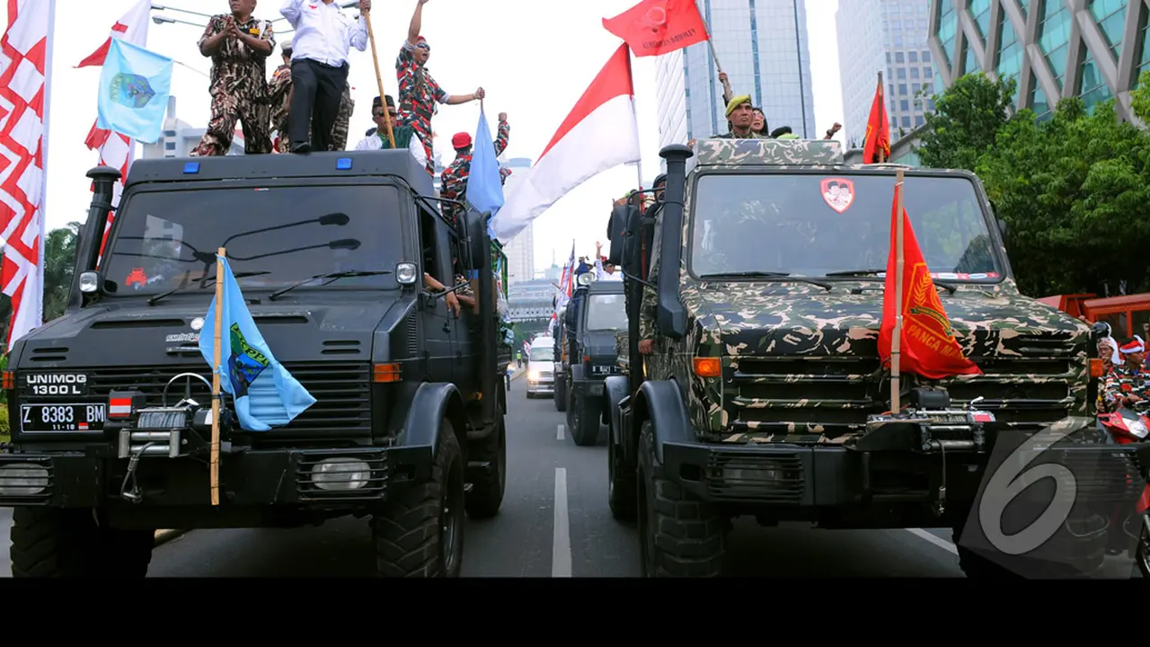 Massa Prabowo Bawa Mobil Tempur ke Gedung MK?