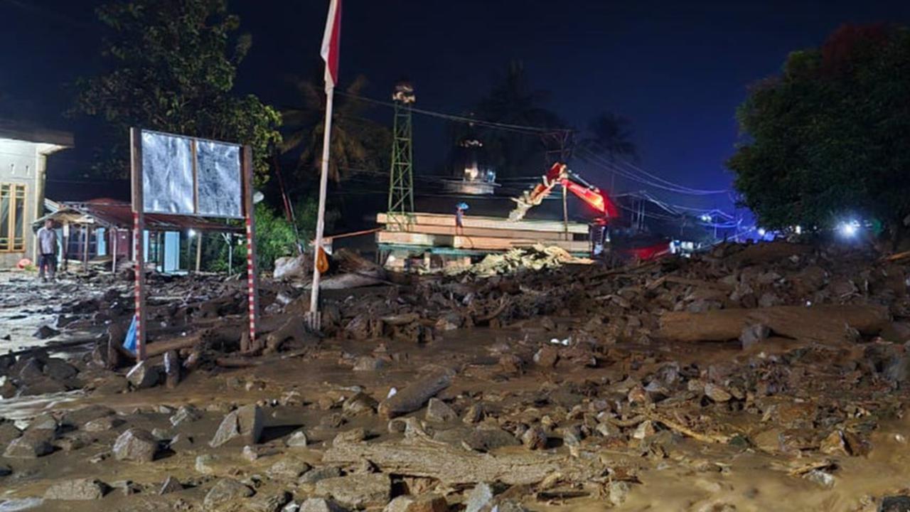 Potret Mengerikan Banjir Bandang Terjang Aceh Tenggara Bikin Jalan Nasional Kutacane-Medan Lumpuh