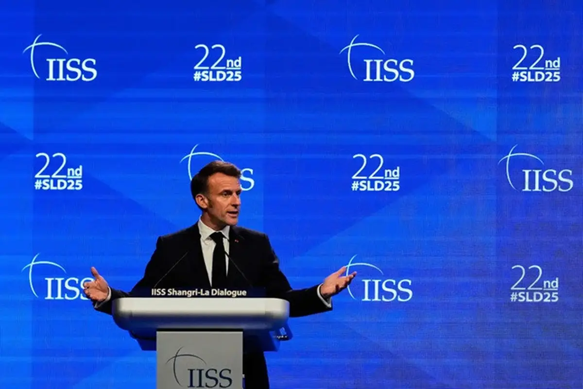 Presiden Prancis Emmanuel Macron saat berbicara dalam Shangri-La Dialogue ke-22 di Singapura, Jumat, (30/Mei/2025).