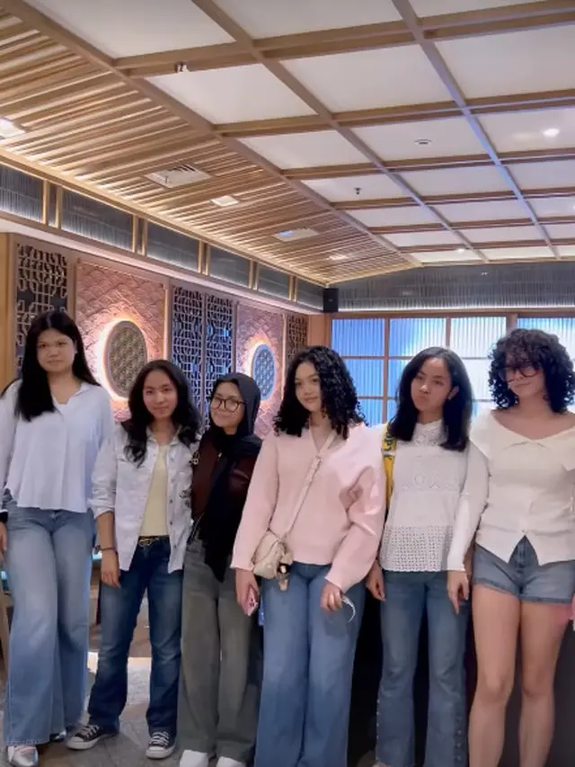 8 Potret Perayaan Ultah ke-14 Amora Lemos, Meriah Bersama Keluarga dan Sahabat