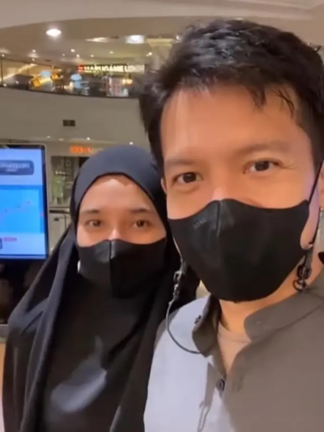 Dhini Aminarti dan Dimas Seto dibilang semakin mirip (Instagram/dhiniaminarti)