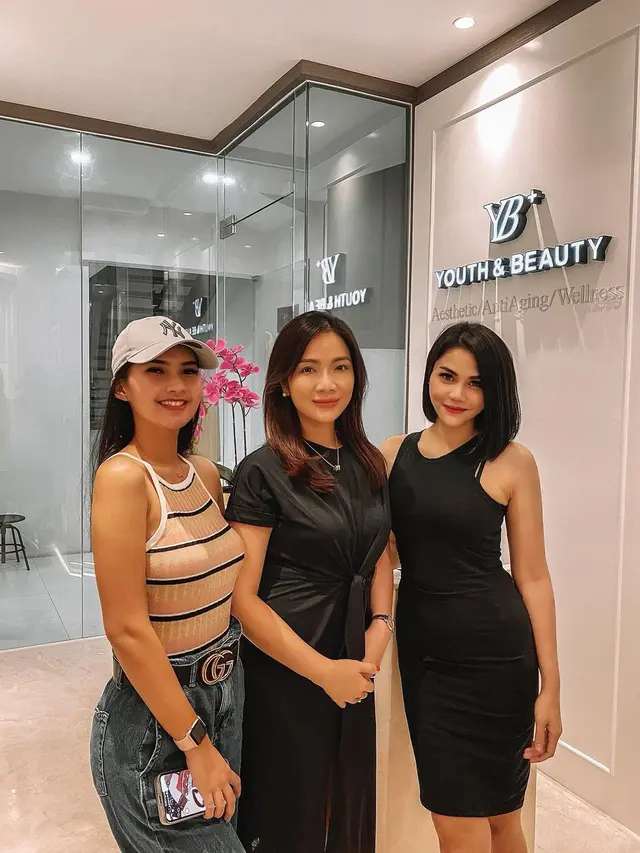 6 Potret Persahabatan DJ Katty Butterfly dan Soraya Rasyid, Dapat Kado Berharga