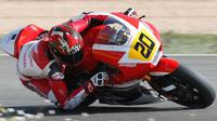 Pebalap Astra Honda Racing Team, Dimas Ekky Pratama, menargetkan start dari baris terdepan pada balapan pertama Moto2 CEV European Championship 2017 di Sirkuit Albacete, Spanyol, 30 April. (Bola.com/Instagram/dimaspratama20)