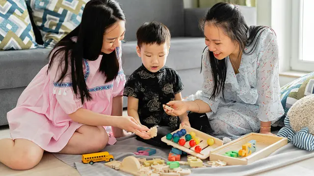 Komunikasi yang Jelas dengan Pengasuh