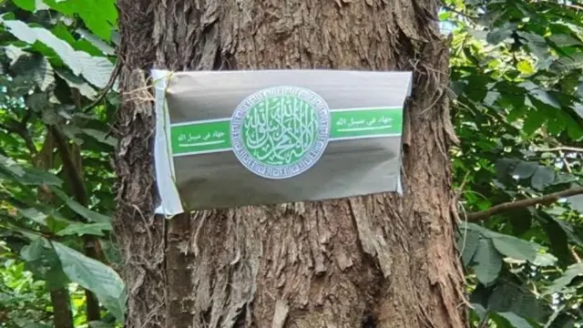 Bendera dari remaja Singapura yang terpapar radikalisasi online.