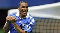 Chelsea&#039;s French midfielder Florent Malouda celebrates scoring a goal during the Premier League football match between Chelsea and Fulham at Stamford Bridge, West London, England, on May 2, 2009. AFP PHOTO/Glyn Kirk.