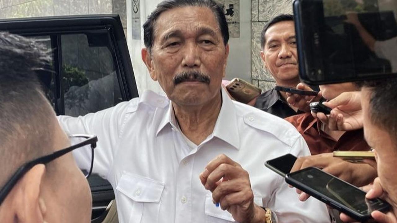 VIDEO: Prabowo Blak-blakan Sosok Orang Kuat di Sekitarnya, Luhut Langsung Tertawa "Tak Perlu Dibela"
