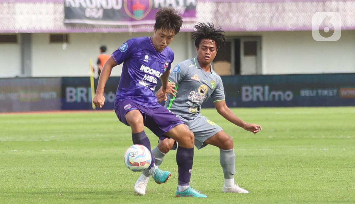 Laga kedua tim berakhir imbang 1-1. (Bola.com/M Iqbal Ichsan)