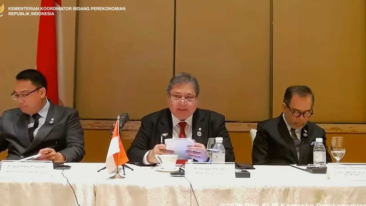 Menteri Koordinator Bidang Perekonomian, Airlangga Hartarto dalam konferensi pers daring, Jumat (17/7/2026) malam. (Liputan6.com/Arief)