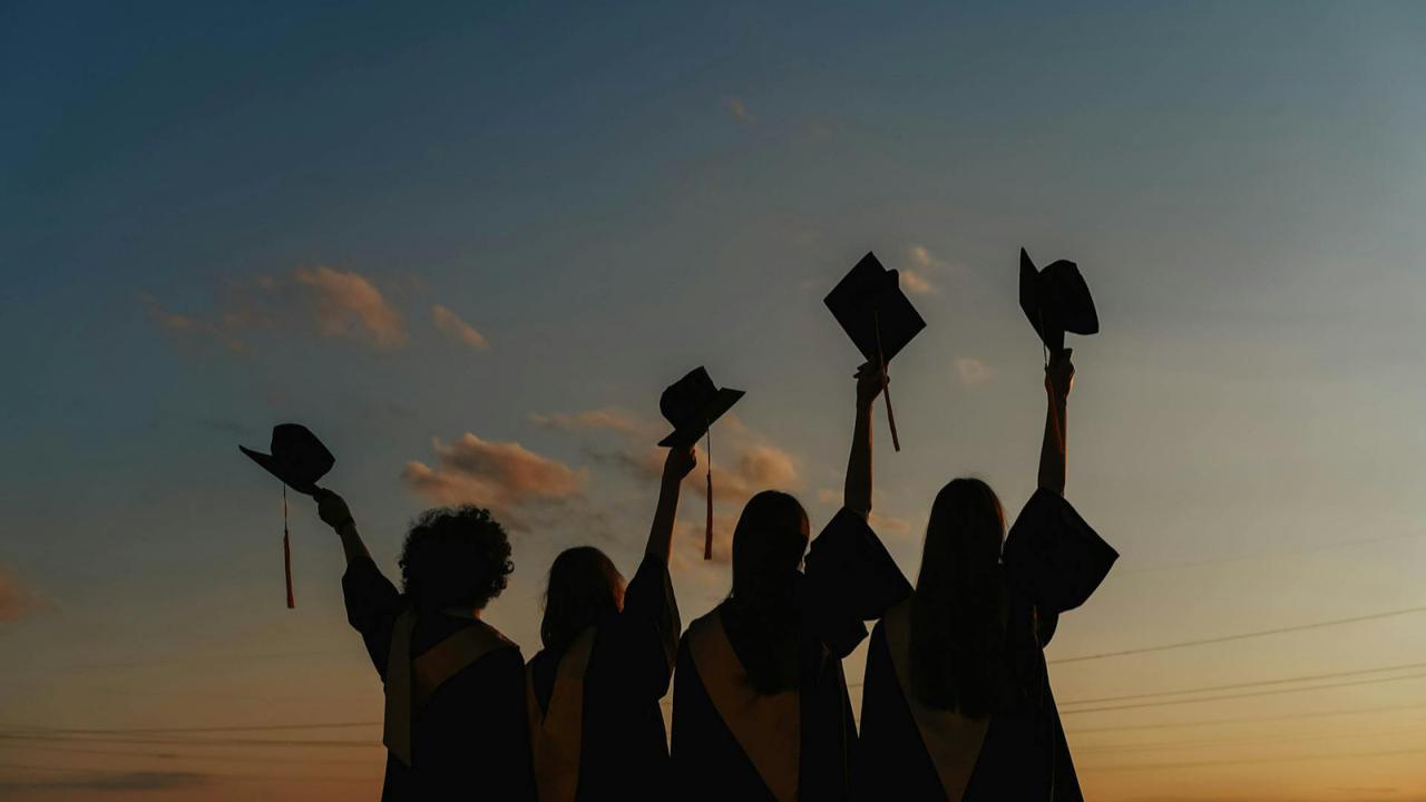 Ilustrasi wisuda, kelulusan, lulus