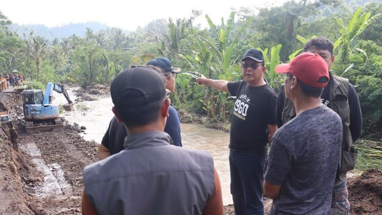 Bupati Buleleng Pastikan Perbaikan Jalan Buleleng Putus Akses Sekolah Dimulai Besok