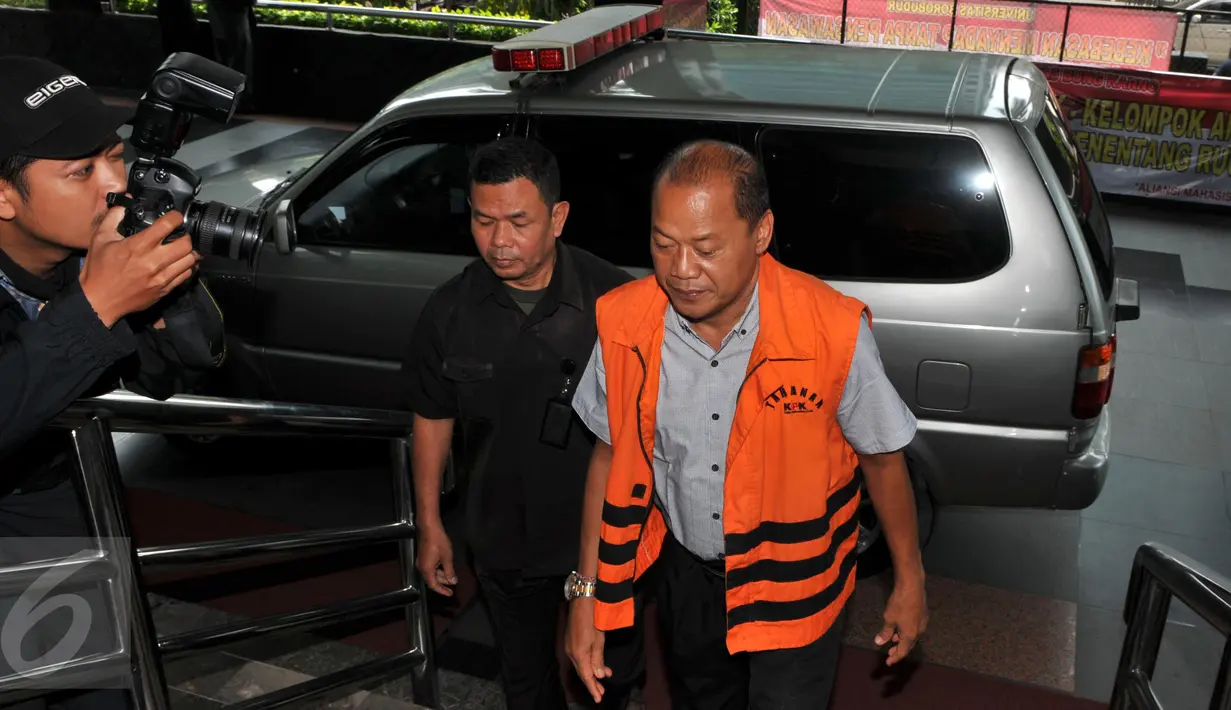 KPK memeriksa mantan Rektor Universitas Udayana I Made Bakhta, Jakarta, Selasa (13/10/2015). Made Bakhta dimintai keterangan terkait kasus pembangunan RS Pendidikan Khusus Infeksi dan Pariwisata Udayana tahun 2009-2011. (Liputan6.com/Helmi Afandi)