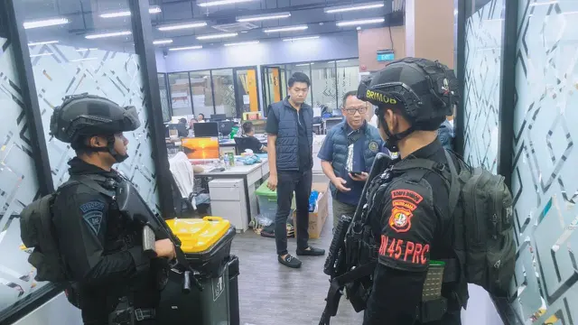 Polisi gerebek kantor judi online di Hayam Wuruk Jakbar