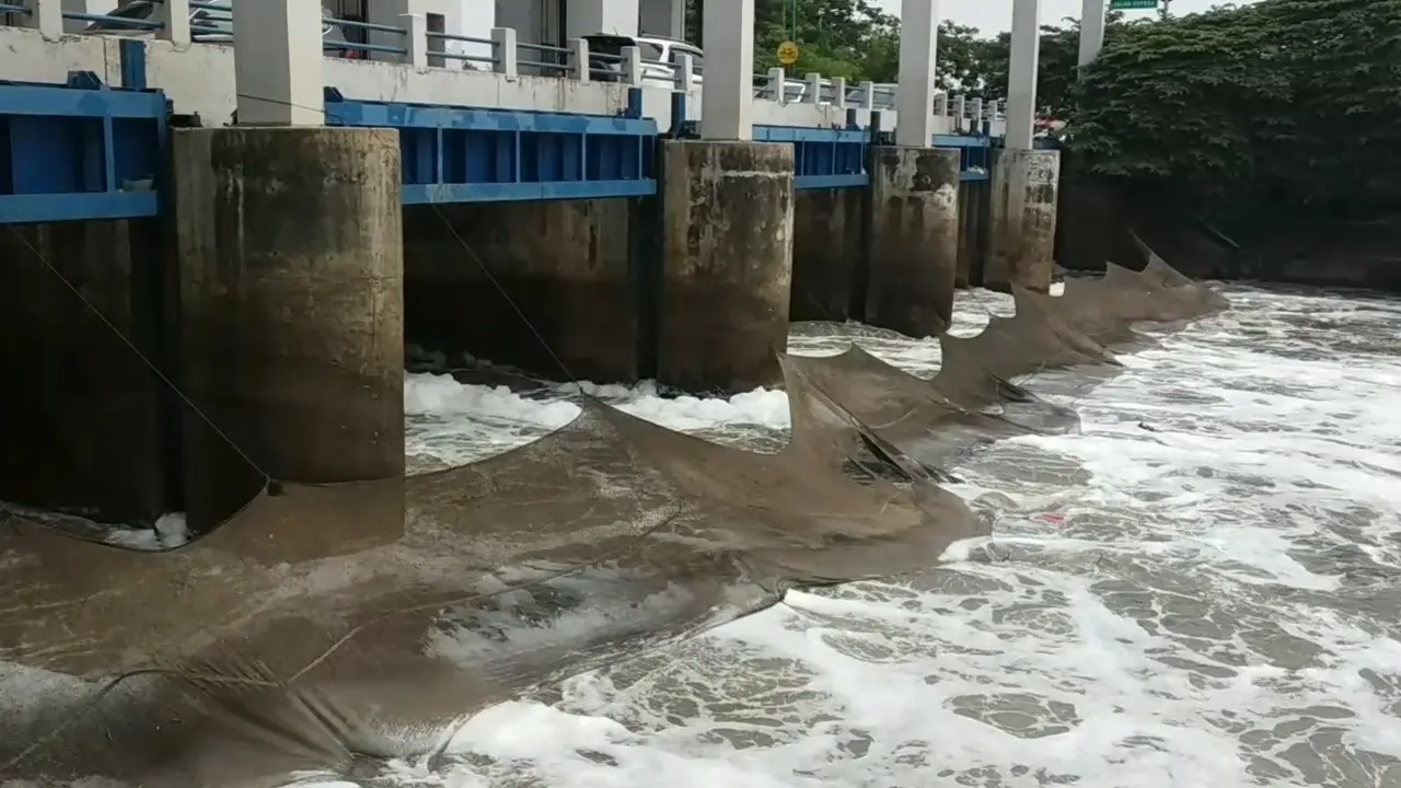 Busa di Pintu Air Weir 3 Marunda