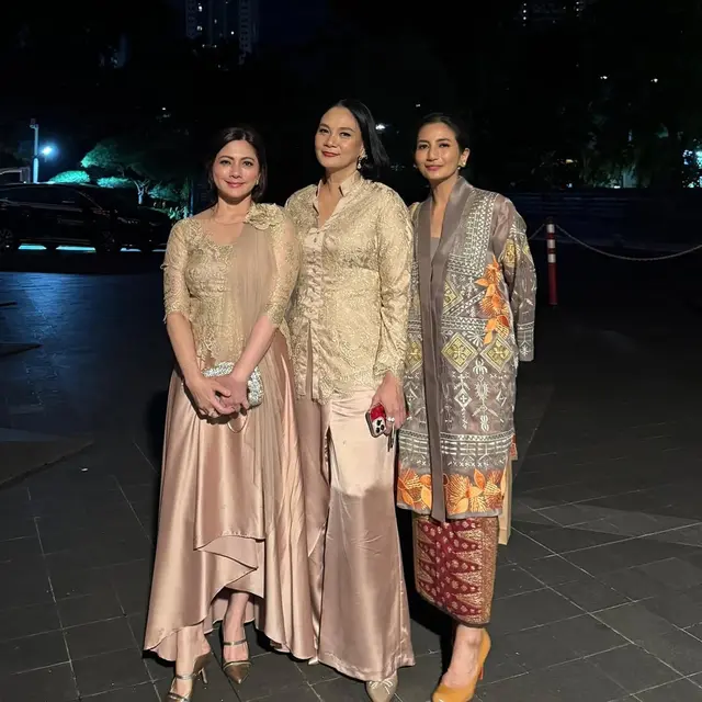 Potret 8 seleb era 90-an hadiri resepsi pernikahan anak Bella Saphira, jadi ajang reuni nostalgia