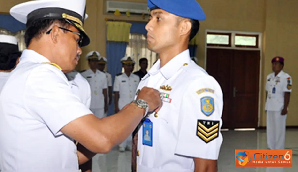 Citizen6, Surabaya: Pembukaan program pendidikan D3 yang di perutukan bagi prajurit TNI berpangkat sersan tersebut, dipimpin Komandan Kobangdikal Laksda TNI Sadiman. (Pengirim: Penkobangdikal)