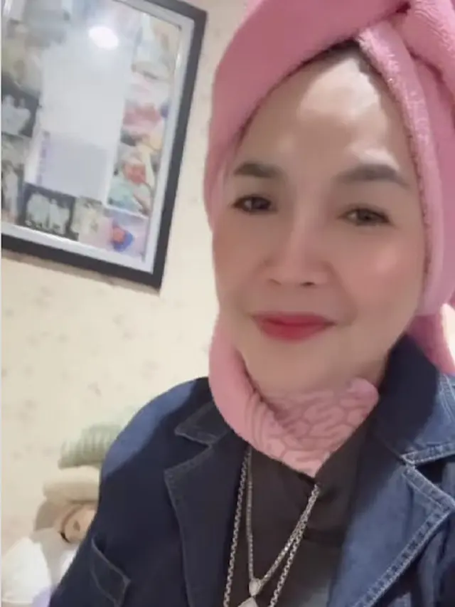 Model Perhiasan ala Ibunda Ayu Ting Ting (Foto: Instagram @mom_ayting92)