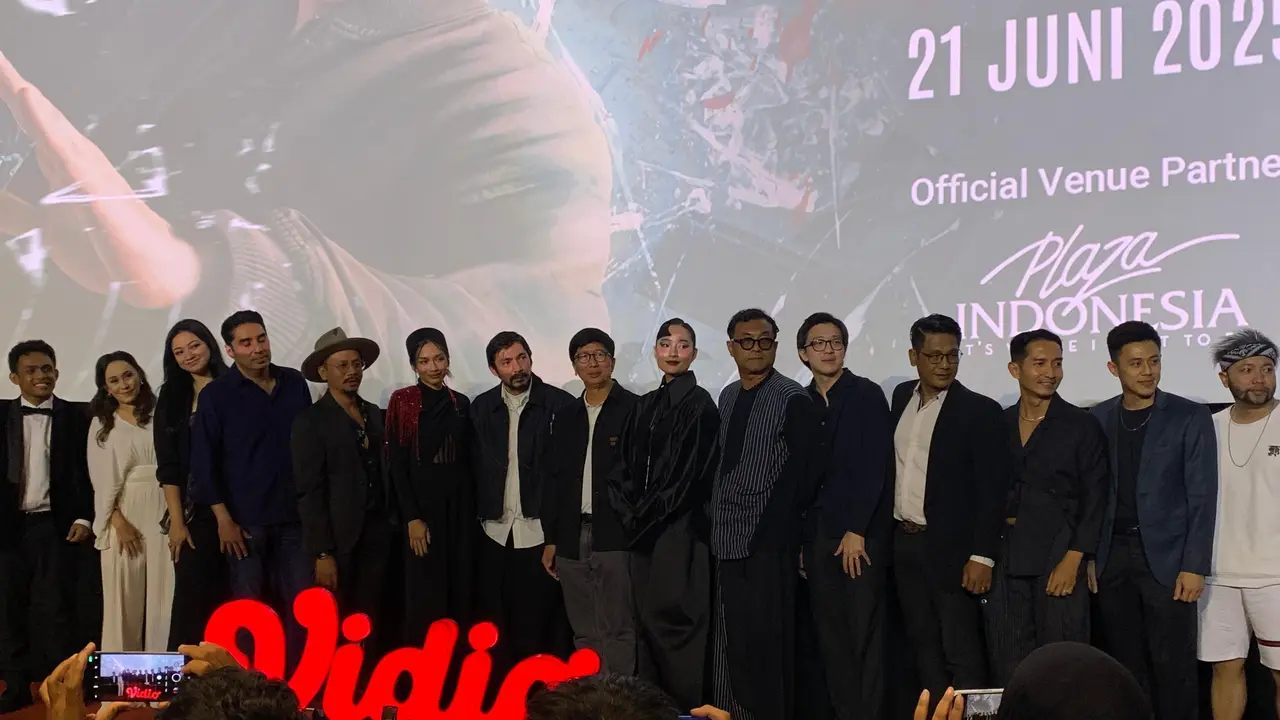 Pemain series Roman Dendam saat konferensi pers di XXI Plaza Indonesia, Jakarta, Sabtu (21/6/2025).