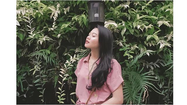 Melalui akun Instagram, Nanda kerap membagikan aktivitasnya. Ia juga memiliki hobi travelling lho.