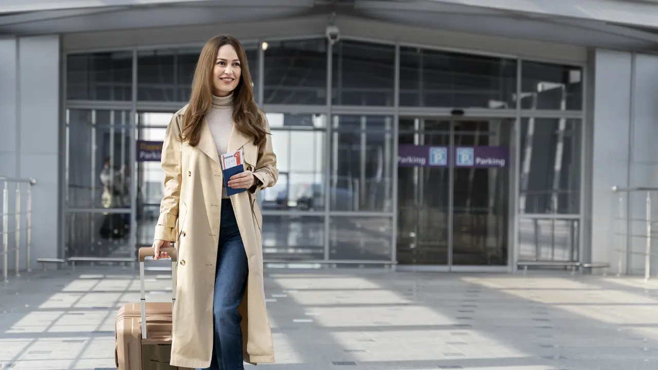 airport outfit (ilustrasi by Freepik)