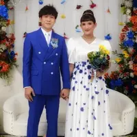 Qibil dan Qurrotu tampil kompak mengenakan busana nuansa biru dan putih. [Foto: IG/qurrotuayun/qibil].